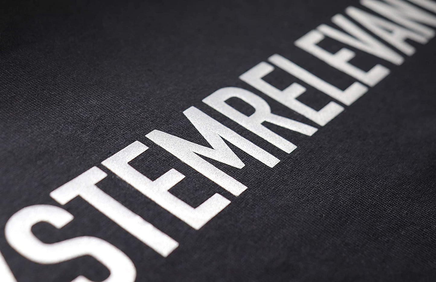 Schwarzes T-Shirt mit reflektierender Folie Bedruckt #SYSTEMRELEVANT, Krise Personal Corona Beruf Notfall