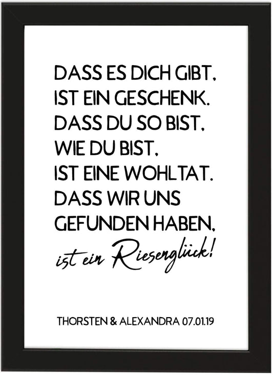 PICSonPAPER Personalisiertes Geschenk DASS es Dich gibt ist EIN Geschenk. Poster DIN A4, gerahmt mit schwarzem Bilderrahmen, Valentinstag Personalisierbares Poster, Partner