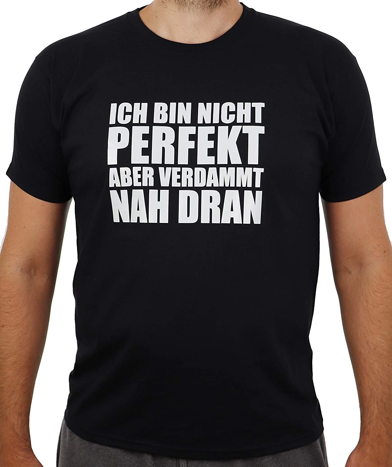 Schwarzes T-Shirt mit weissem Aufdruck Ich Bin Nicht perfekt Aber verdammt nah dran, Funshirt, Spass-T-Shirt