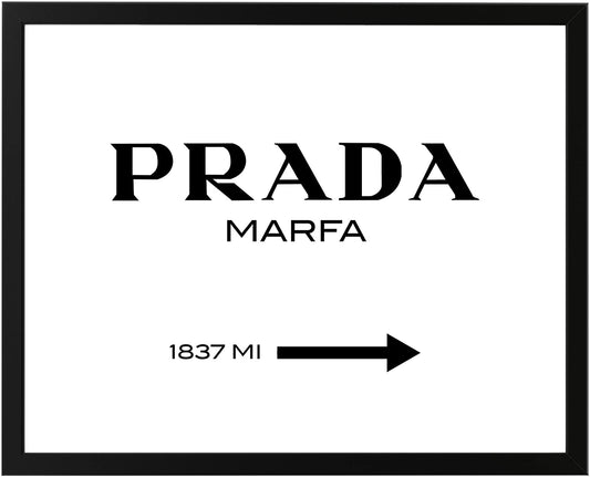 Bild Modeschild Wegweiser zum konsumkritischen Marfa Kunstwerk in Texas, schwarz gerahmt 50 cm breit x 40 cm hoch