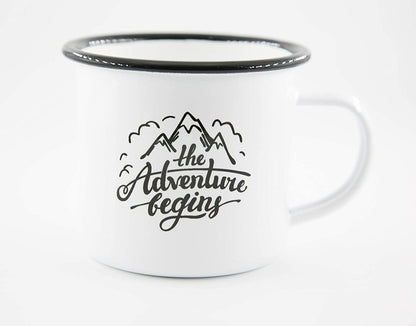 PICSonPAPER Emaille Tasse mit Spruch The Adventure Begins, Geschenk, Edelstahl-Becher, Metall-Tasse, Campingbecher, Kaffeetasse